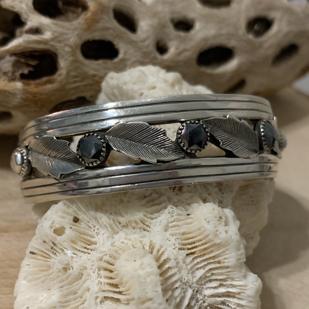 Bell Trading Post Sterling Silver Hematite Leaf Floral Cuff Bracelet Native Amer - Picture 1 of 8